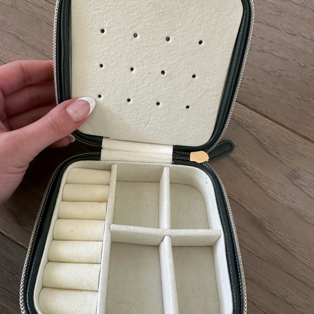 Elegant Cream Green Jewelry Organizer Box